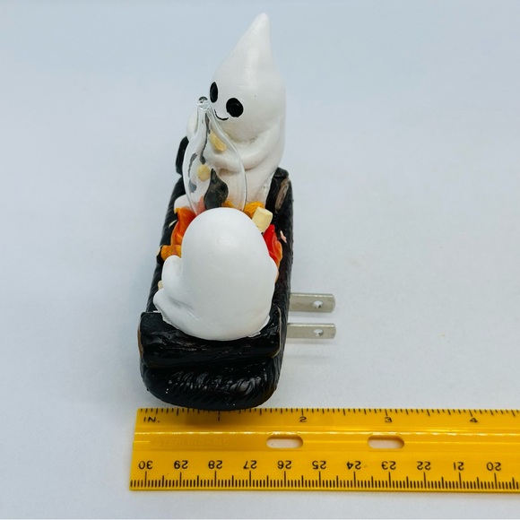 2024 Halloween Ghosts Campfire Flickering Nightlight Fire Marshmallows Intertek - Picture 9 of 9